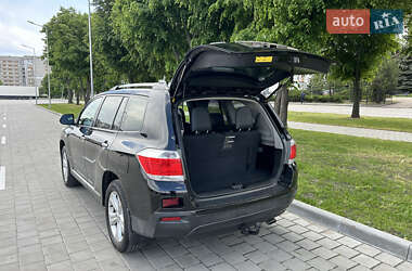 Позашляховик / Кросовер Toyota Highlander 2012 в 