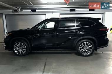 Позашляховик / Кросовер Toyota Highlander 2021 в 