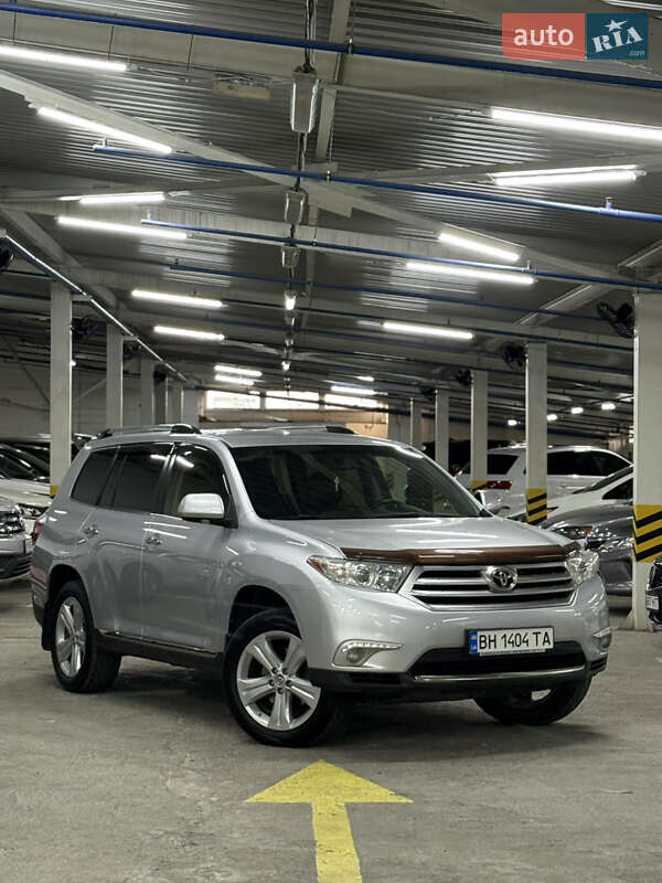 Позашляховик / Кросовер Toyota Highlander 2012 в 