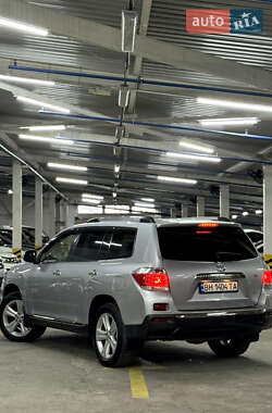 Позашляховик / Кросовер Toyota Highlander 2012 в 