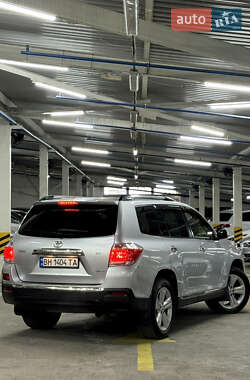 Позашляховик / Кросовер Toyota Highlander 2012 в 