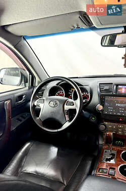 Позашляховик / Кросовер Toyota Highlander 2012 в 