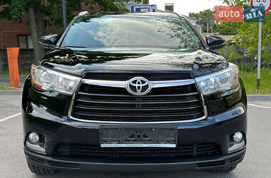 Внедорожник / Кроссовер Toyota Highlander 2014 в 