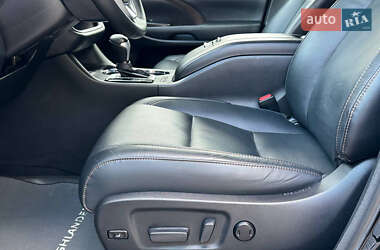 Внедорожник / Кроссовер Toyota Highlander 2014 в 