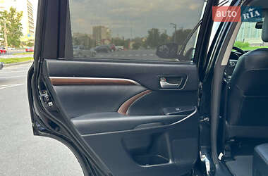 Внедорожник / Кроссовер Toyota Highlander 2014 в 