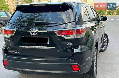 Внедорожник / Кроссовер Toyota Highlander 2014 в 