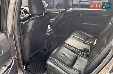 Внедорожник / Кроссовер Toyota Highlander 2014 в 