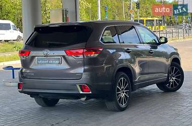 Позашляховик / Кросовер Toyota Highlander 2019 в 