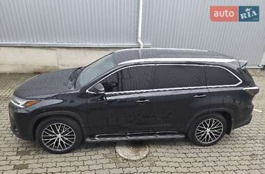 Позашляховик / Кросовер Toyota Highlander 2019 в 