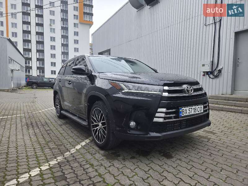 Позашляховик / Кросовер Toyota Highlander 2019 в 