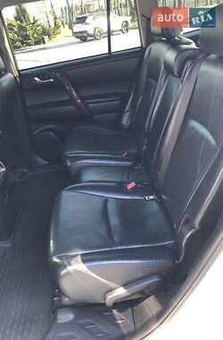 Позашляховик / Кросовер Toyota Highlander 2013 в 