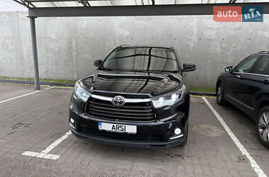 Позашляховик / Кросовер Toyota Highlander 2014 в 