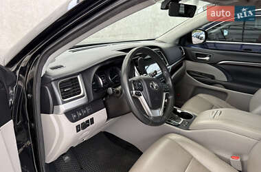 Позашляховик / Кросовер Toyota Highlander 2014 в 