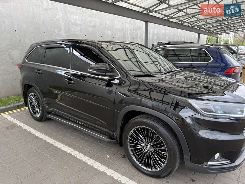 Позашляховик / Кросовер Toyota Highlander 2014 в Ірпені