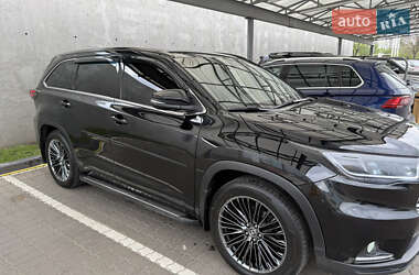 Позашляховик / Кросовер Toyota Highlander 2014 в 