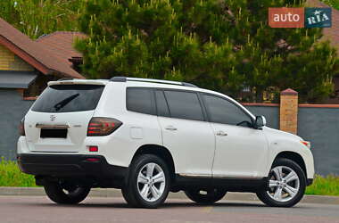 Позашляховик / Кросовер Toyota Highlander 2013 в 