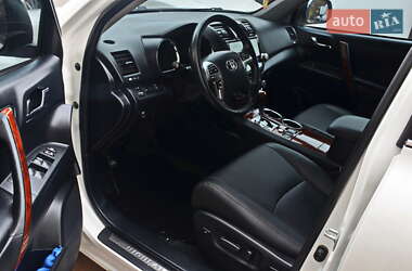 Позашляховик / Кросовер Toyota Highlander 2013 в 