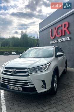 Внедорожник / Кроссовер Toyota Highlander 2016 в Лубнах