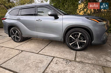 Позашляховик / Кросовер Toyota Highlander 2021 в 