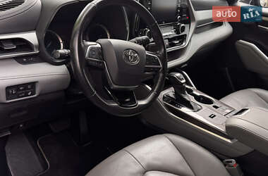 Позашляховик / Кросовер Toyota Highlander 2021 в 