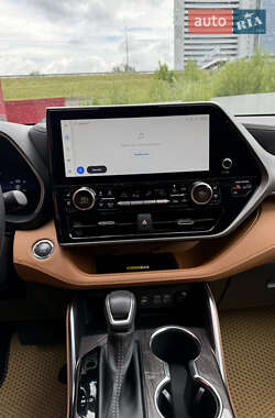 Внедорожник / Кроссовер Toyota Highlander 2023 в 