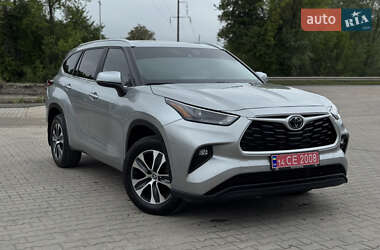 Внедорожник / Кроссовер Toyota Highlander 2023 в Львове