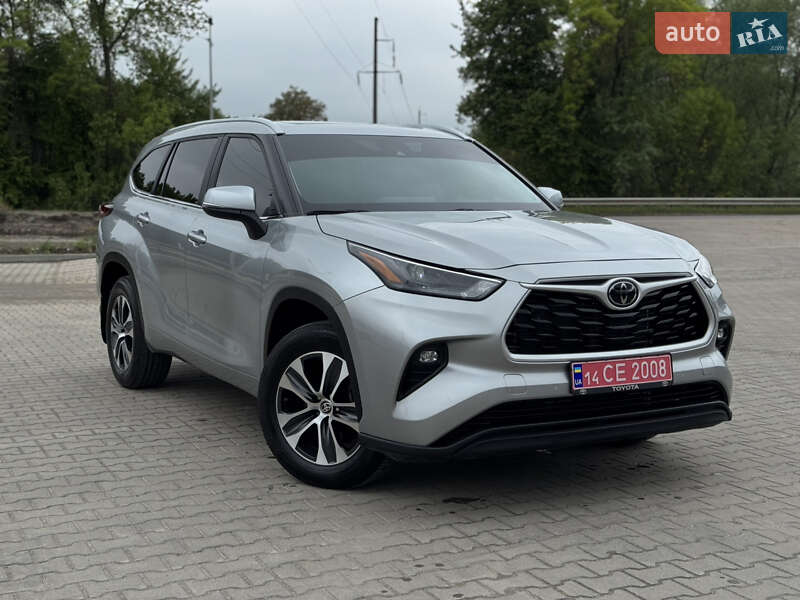 Внедорожник / Кроссовер Toyota Highlander 2023 в 