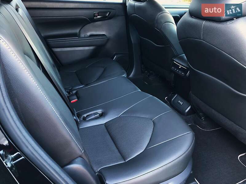Позашляховик / Кросовер Toyota Highlander 2023 в Луцьку
