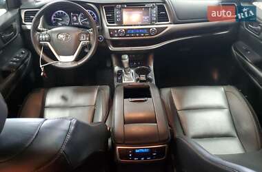 Позашляховик / Кросовер Toyota Highlander 2019 в 