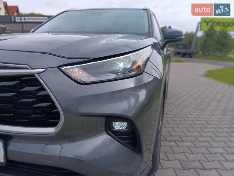 Внедорожник / Кроссовер Toyota Highlander 2022 в Дрогобыче