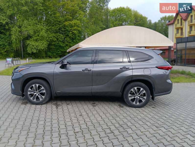 Внедорожник / Кроссовер Toyota Highlander 2022 в Дрогобыче
