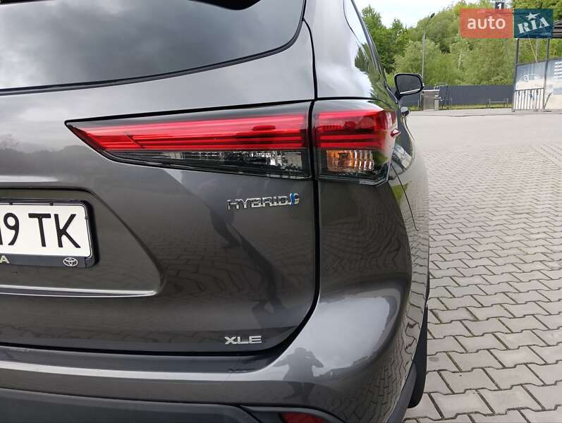 Внедорожник / Кроссовер Toyota Highlander 2022 в Дрогобыче