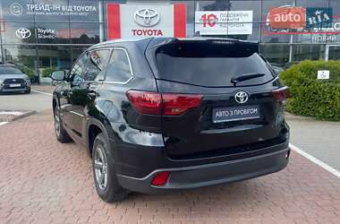 Внедорожник / Кроссовер Toyota Highlander 2016 в 