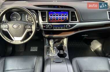 Внедорожник / Кроссовер Toyota Highlander 2016 в 