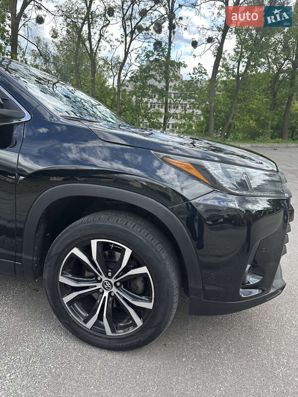 Позашляховик / Кросовер Toyota Highlander 2019 в Києві