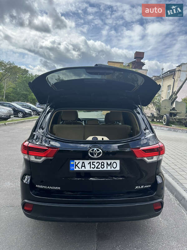 Позашляховик / Кросовер Toyota Highlander 2019 в Києві