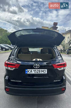 Внедорожник / Кроссовер Toyota Highlander 2019 в 