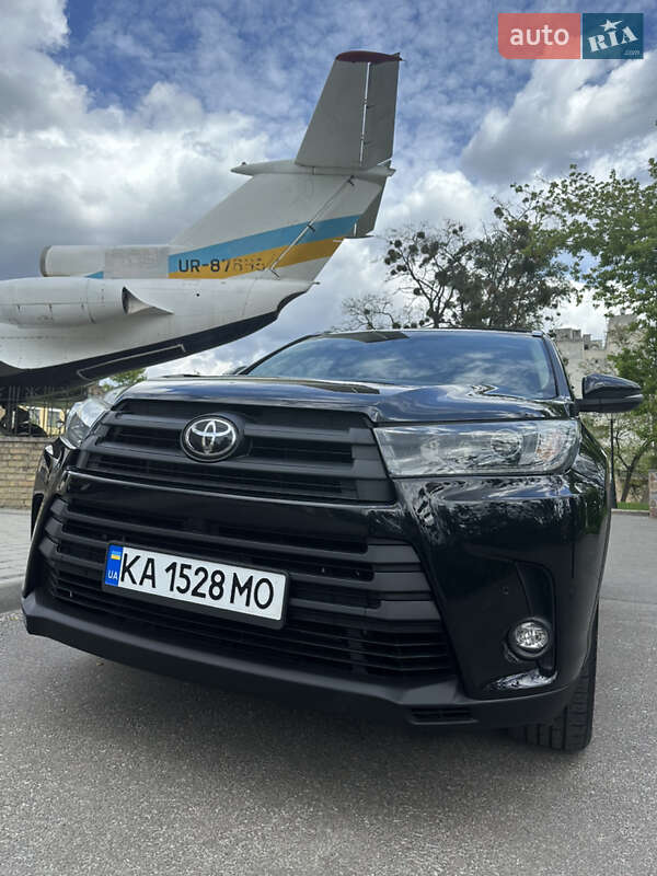 Позашляховик / Кросовер Toyota Highlander 2019 в Києві