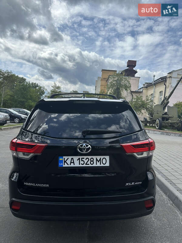 Позашляховик / Кросовер Toyota Highlander 2019 в Києві