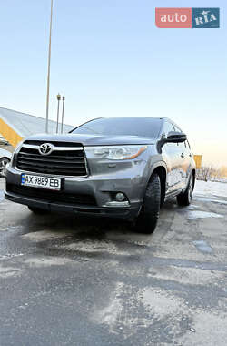 Позашляховик / Кросовер Toyota Highlander 2016 в 