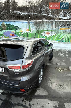 Позашляховик / Кросовер Toyota Highlander 2016 в 