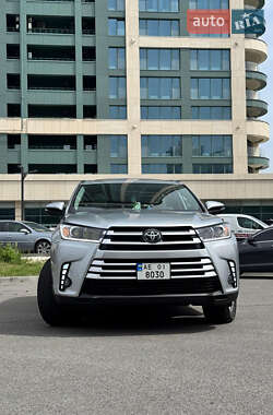 Позашляховик / Кросовер Toyota Highlander 2018 в Дніпрі
