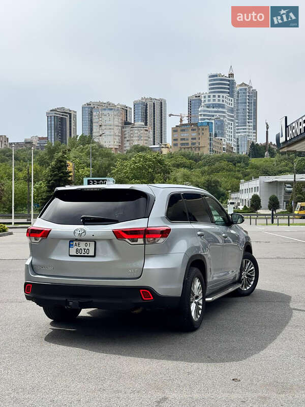 Позашляховик / Кросовер Toyota Highlander 2018 в Дніпрі фото 13 Позашляховик / Кросовер Toyota Highlander 2018 в Дніпрі
