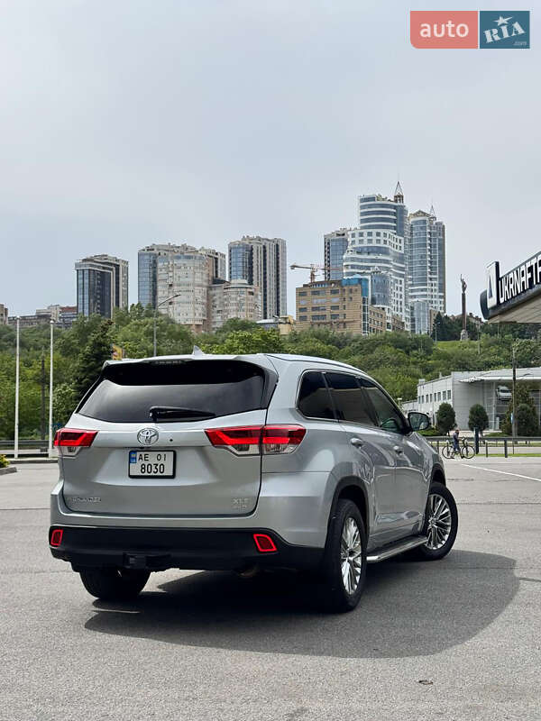 Позашляховик / Кросовер Toyota Highlander 2018 в Дніпрі фото 18 Позашляховик / Кросовер Toyota Highlander 2018 в Дніпрі