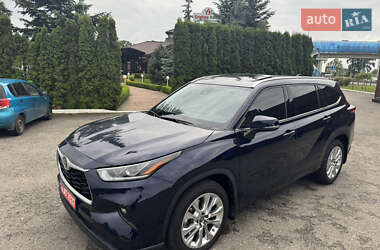 Внедорожник / Кроссовер Toyota Highlander 2022 в 