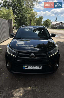 Внедорожник / Кроссовер Toyota Highlander 2016 в 