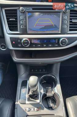 Внедорожник / Кроссовер Toyota Highlander 2019 в 