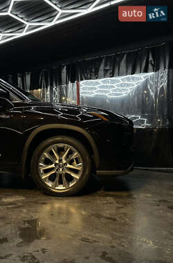 Внедорожник / Кроссовер Toyota Highlander 2020 в 