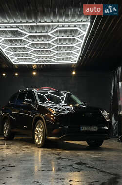 Внедорожник / Кроссовер Toyota Highlander 2020 в Киеве
