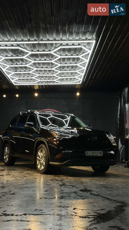 Внедорожник / Кроссовер Toyota Highlander 2020 в 